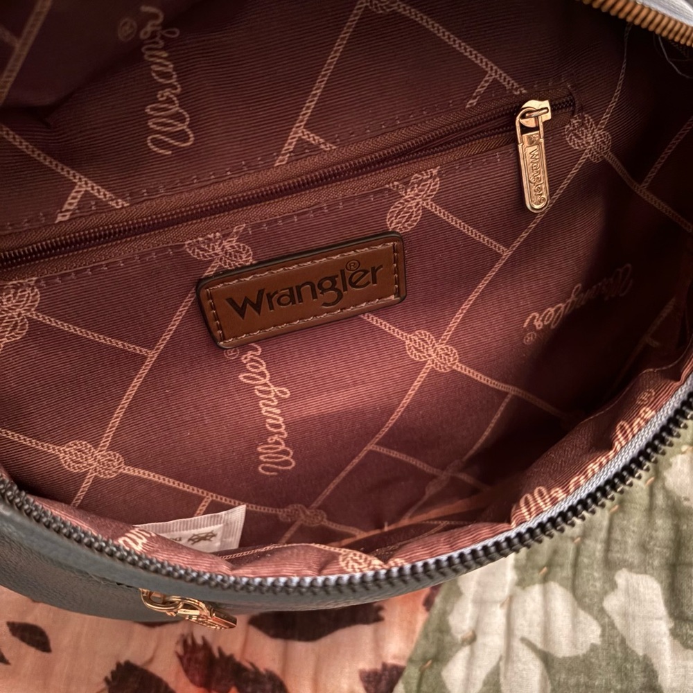 ✨HP✨ Wrangler Belt Bag - Picture 3 of 4